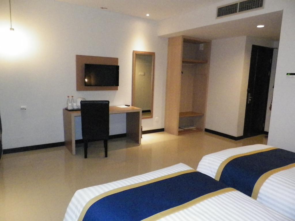D'Best Hotel Pasar Baru باندونج المظهر الخارجي الصورة